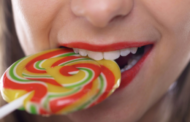Вернуть белизну. Как защитить зубы от красящих продуктов?