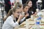 Меньше соли и печенья. Как правильно кормить детей в школах?